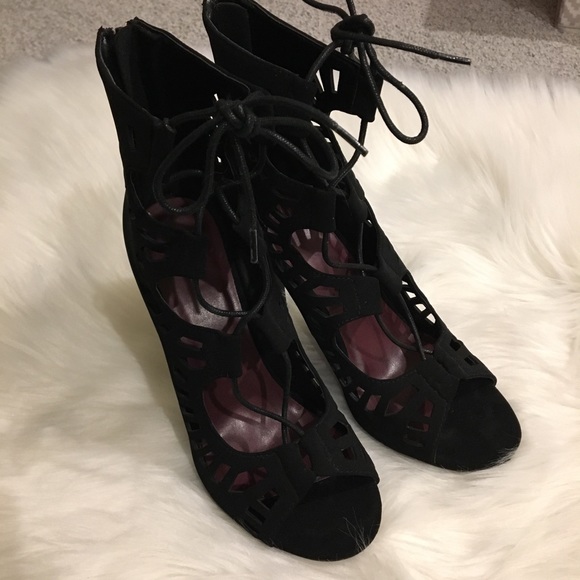 Laser cut lace-up heels - Picture 3 of 7